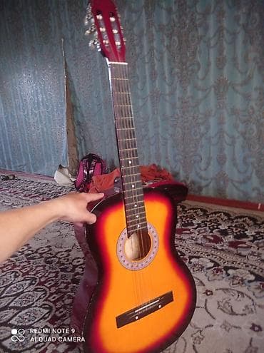 Классическая акустическая гитара 4/4 - Тип: акустическая
