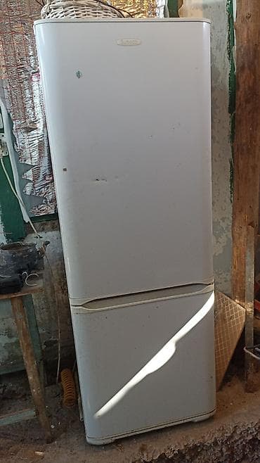 redmi c9: Холодильник Biryusa, Б/у, Двухкамерный, 170 * — 1