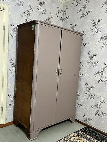 сервант советские: Двухдверный советский деревянный шкаф для одежды. Особенности: - — 2