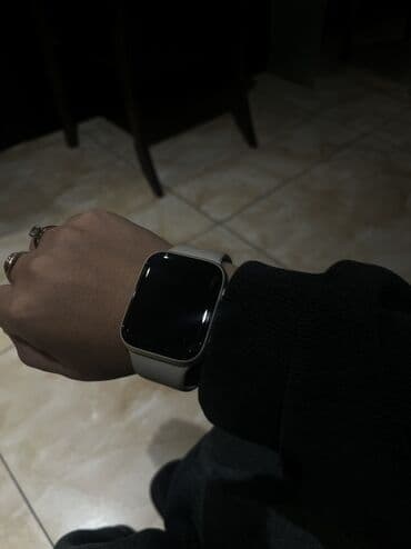 Линолеум: Смарт-часы с прямоугольным сенсорным дисплеем и белым силиконовым — 3