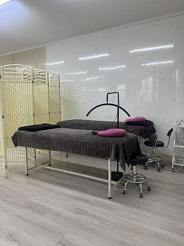 Салонные оборудование продается, кушетка 2 шт Маникюрные столы 3 шт