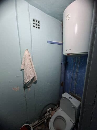 срочно продаётся 1 комнатная квартира в районе ошского рынка по улице молодая гвардия: 1 бөлмө, 25 м², Жатакана жана мейманкана түрүндө, 2 кабат, Косметикалык ремонт — 5