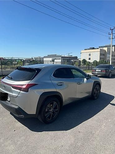 Продажа авто: Lexus UX: 2019 г., 2 л, Вариатор, Гибрид, Кроссовер — 3