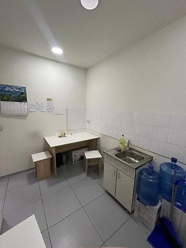 Коммерческая недвижимость: Аренда офисов, 140 м², В жилом комплексе — 3