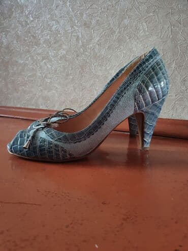 Атайын кийим: Туфли итальянские, размер 38 (маломерят), высота каблука 6 см., очень — 3