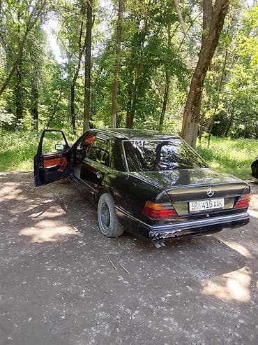 Транспорт: Mercedes-Benz W124: 1990 г., Седан — 3