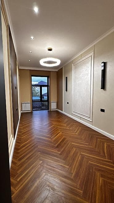 Үйлөр: 🏠 Продаётся 5-комнатный дом 165 м² с дизайнерским ремонтом, район — 7