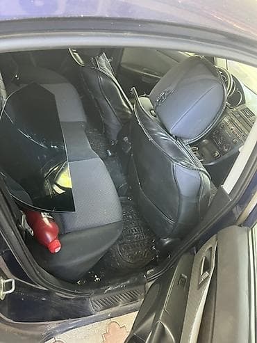 11 r20: Mazda 3: 2005 г., Седан — 4