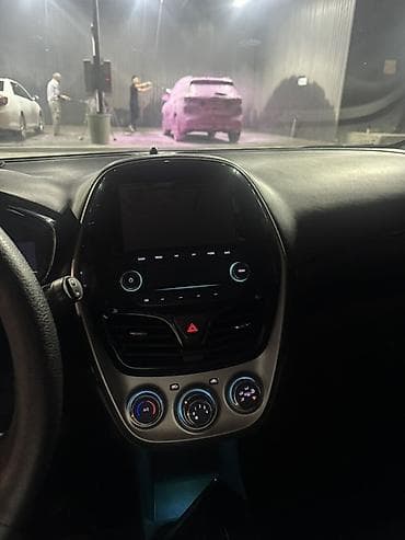 89 2: Chevrolet Spark: 2017 г., 1 л, Автомат, Бензин, Хэтчбэк — 10
