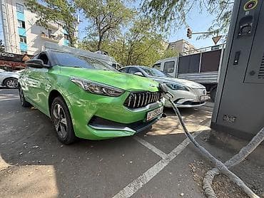 byd e7: Kia K3: 2020 г., Автомат, Электромобиль, Седан — 1