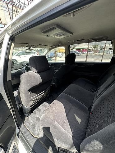 9: Toyota Ipsum: 2004 г., Бензин, Минивэн — 7