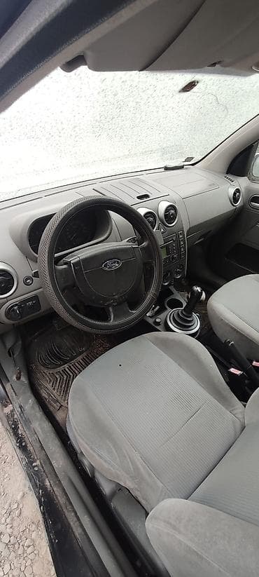Ford Fusion: 2003 г., 1.4 л, Робот, Хэтчбэк