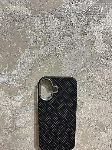 iphone 4a: Чехол на 17 айфон в черном цвете - Форм‑фактор: накладка - Материал — 2