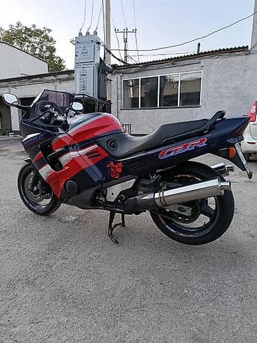 Спортбайк Honda, 1000 куб. см, Бензин