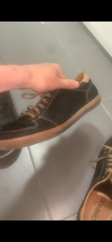 Мужские кроссовки, 43, Б/у, цвет - Черный, Бесплатная доставка at lalafo.kg Мужские кроссовки, 43, Б/у, цвет - Черный, Бесплатная доставка