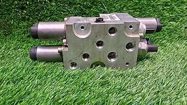 srv 3: Блок клапанов гидроподвески Е70 6 782 737 Год 2008 HYDAC В отличном — 6