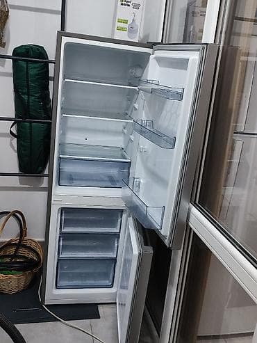mini refrigerator: Холодильник Shivaki, Двухкамерный — 2
