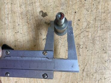 скупка подшипников: Болт натяжителя с неизвестного японского автомобиля Болт натяжителя — 3