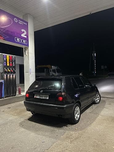 Унаа: Volkswagen Golf: 1992 г., 1.8 л, Кол менен иштөөчү, Бензин, Хетчбек — 1