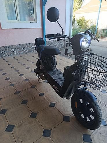 Мототехника: Электроскутер (городской), черный - Компоновка: низкая рама с удобной — 1