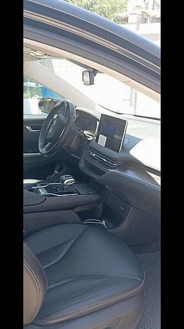 carplay android: Электромобиль (седан) черного цвета Основные особенности: Hongqi — 5
