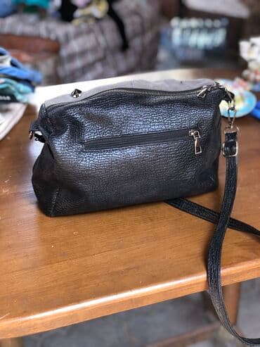 книги художественная литература: Сумки женские по 300 сом . Состояние хорошее — 4