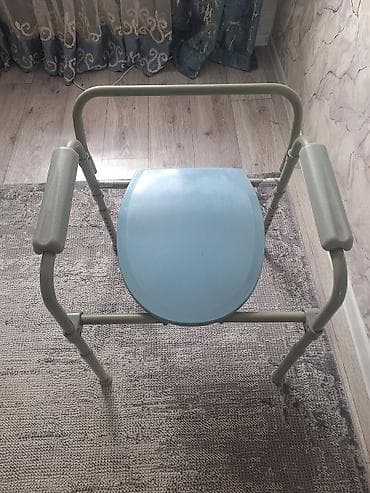 бир туалет: Туалет-стул (санитарное кресло) с крышкой и съемным ведром — 2