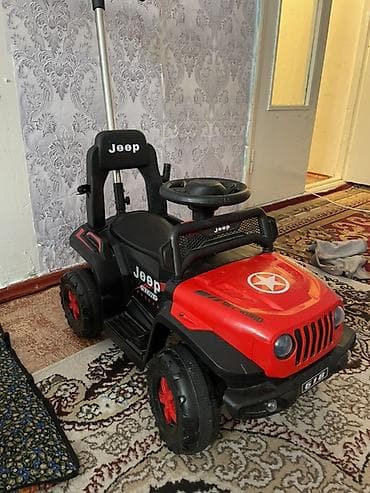 Детский автомобиль-каталка Jeep (толокар) с родительской ручкой