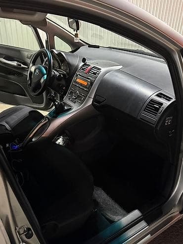 nardo grey: Toyota Auris: 2008 г., 1.6 л, Механика, Бензин, Хэтчбэк — 10
