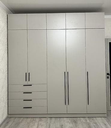 Комплект мебели для спальни в современном минималистичном стиле. -