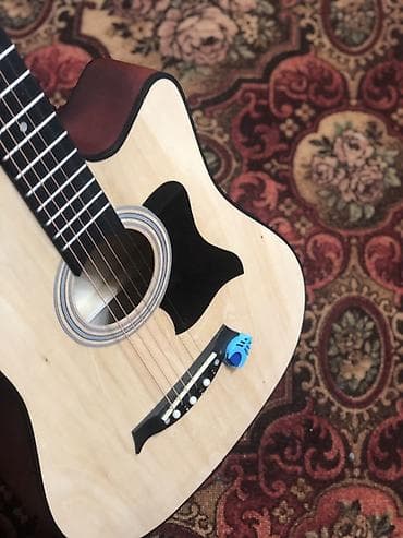 Акустическая гитара с вырезом (cutaway) - Корпус: натуральный светлый