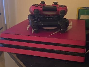 плейстешн 5: PlayStation 4 Pro (CUH‑7xxx) с кастомным красным скином и эмблемой — 1