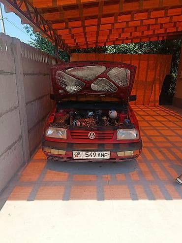 Унаа сатуу: Volkswagen Vento: 1993 г., 1.8 л, Кол менен иштөөчү, Бензин, Седан — 2