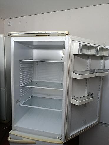 s 70: Холодильник двухкамерный, белый, с нижней морозильной камерой — 3