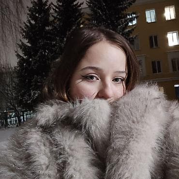 зимние одежда: Шуба из длинноворсового экомеха, цвет светло‑серый (песочный/тауп) — 4