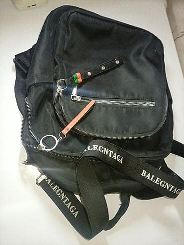 acne studio: Черный городской рюкзак с нашивкой-ремешком BALENCНTAGA на лямке — 3