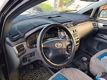 transporter multivan: Toyota Avensis Verso: 2002 г., 2 л, Механика, Бензин, Минивэн — 5