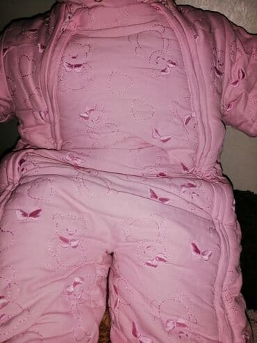 детский зимний комбез для новорождённых: Детские тёплые и на межсезонье комбезы б/у. Состояние хорошее. На — 27