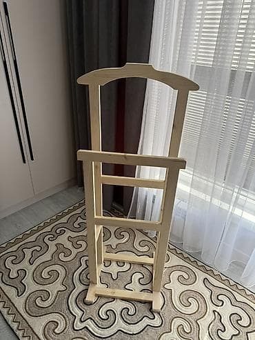 пуфик обувница: Напольная вешалка-валет из массива дерева - Материал: натуральное — 1