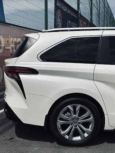 prius v: Toyota Sienna: 2021 г., 2.5 л, Вариатор, Гибрид, Минивэн — 4