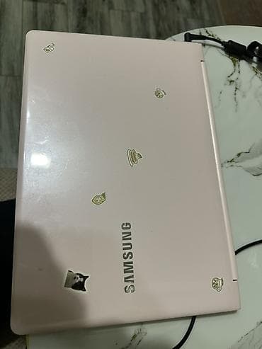 Нетбук Samsung светло розовый - Экран: компактный (диагональ