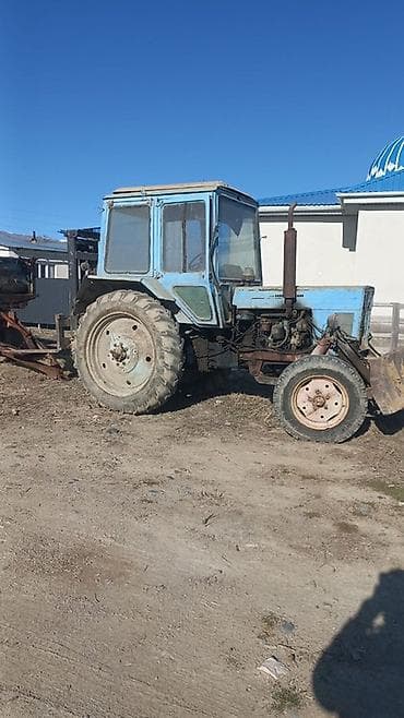 перья: Трактор с навесным оборудованием и прицепом - Колесный трактор с — 1