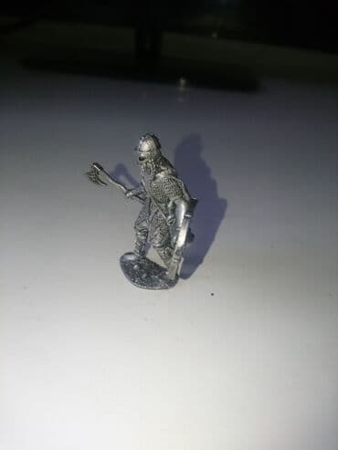 продажа статуэток: Оловянный викинг и геодезист — 6