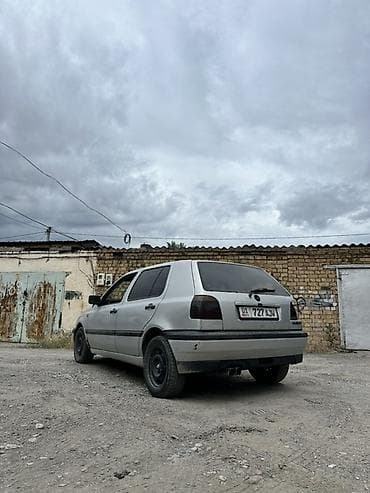 Унаа сатуу: Volkswagen Golf: 1992 г., 1.8 л, Кол менен иштөөчү, Бензин, Хетчбек — 3