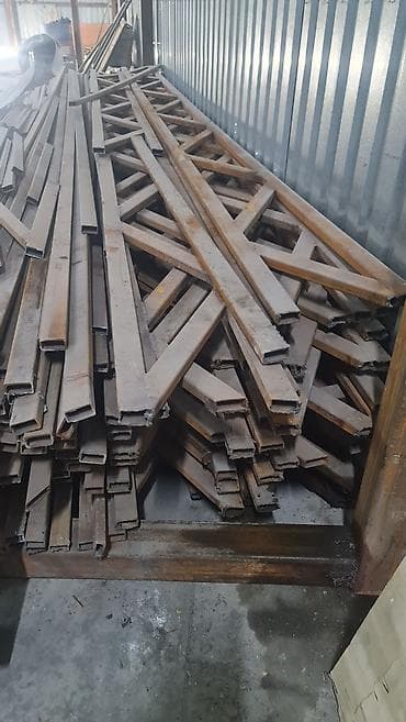 Продаются фермы трубоквадрат 60 ×30 ×3 средняя длина 5.7 м Цена 100сом