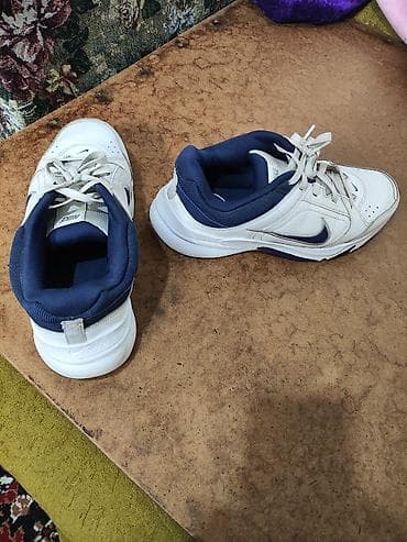 Мужские кроссовки, 43, Nike, Б/у, цвет - Белый, Самовывоз