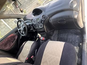 Продажа авто: Toyota Yaris: 2005 г., Механика, Бензин, Хэтчбэк — 6
