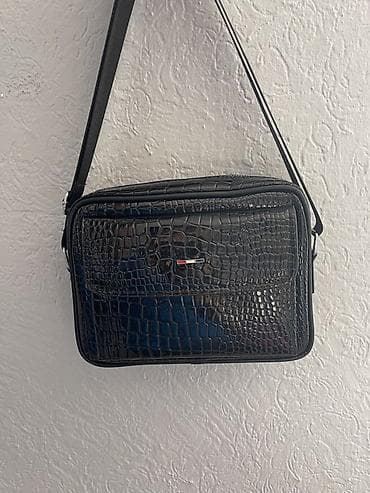t rex pro: Сумка через плечо, черная, с глянцевой фактурой под крокодила. - — 1