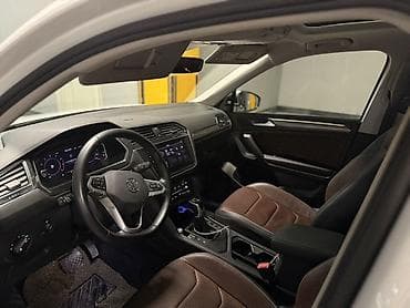 машина в токмаке: Volkswagen Tiguan: 2022 г., 2 л, Автомат, Бензин, Кроссовер — 4