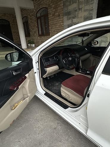 аудио касета: Toyota Camry: 2012 г., 2.5 л, Автомат, Бензин, Седан — 9